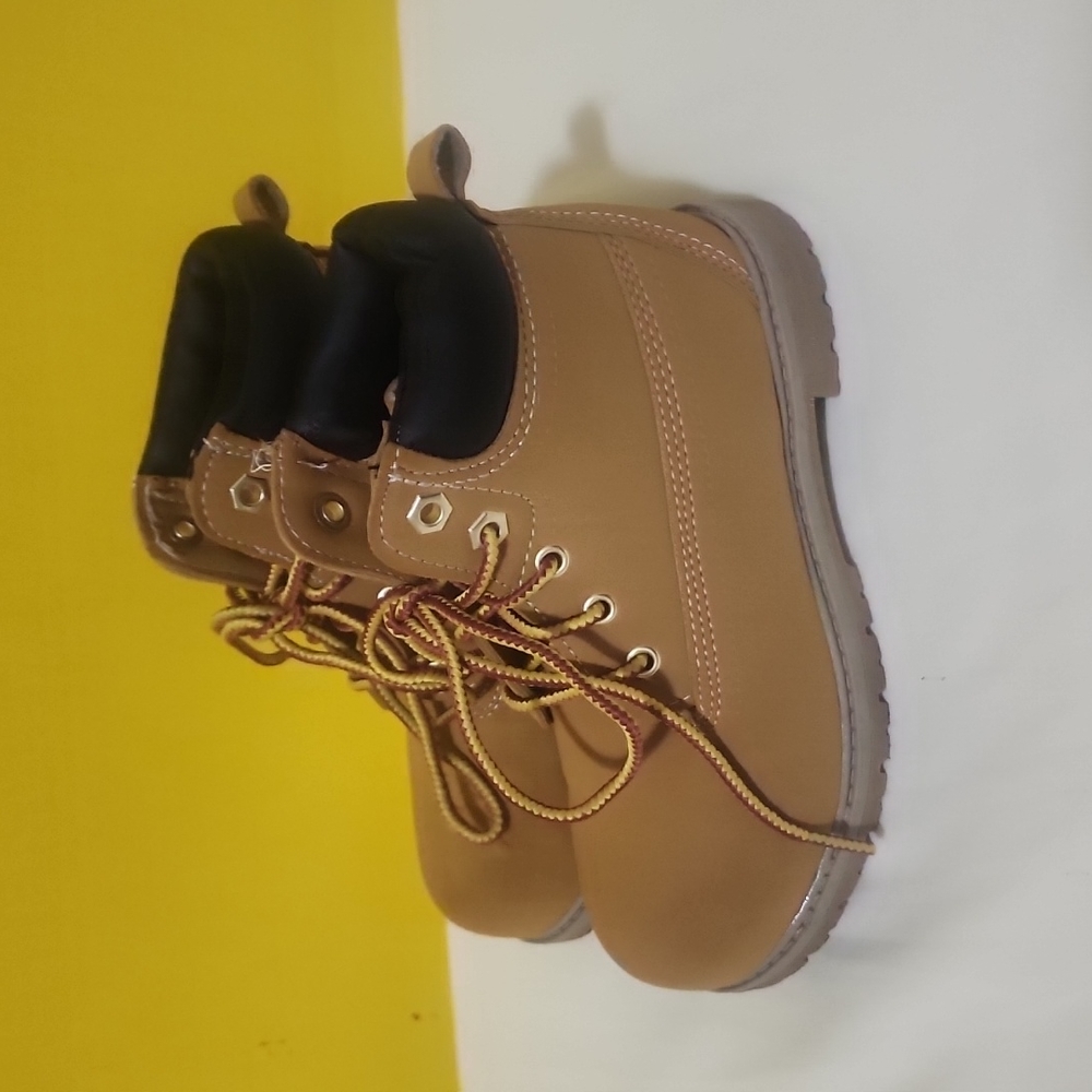 Wonder nation boots size 13